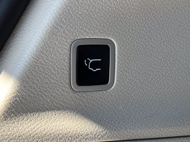 Used 2024 Chrysler Pacifica Touring-L FWD image 39