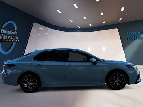 Used 2023 Toyota Camry SE image 4