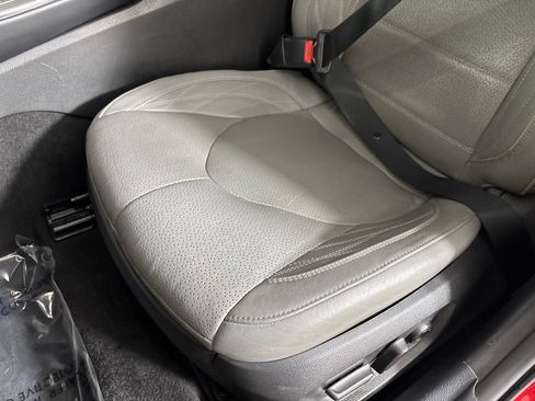Used 2022 Toyota Avalon Limited w/ Advanced Safety Package FWD image 12