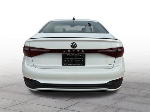 Used 2025 Volkswagen Jetta SE w/ Sunroof Package image 4