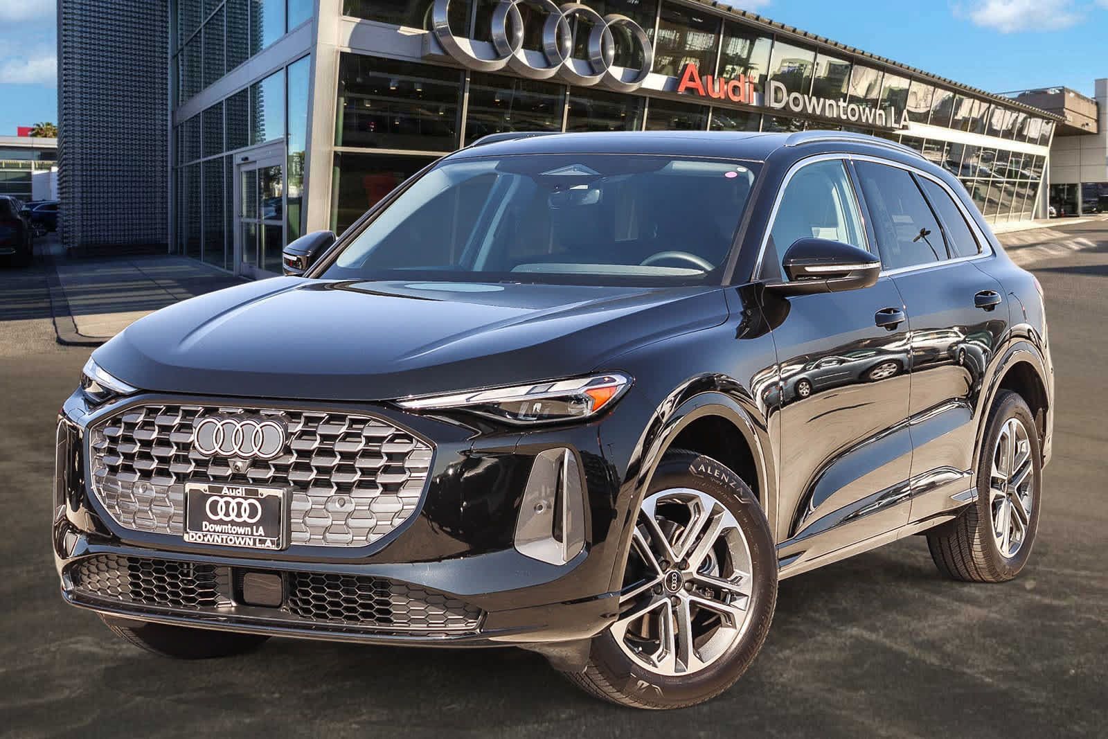 Used 2025 Audi Q5 Premium w/ Convenience Package AWD/4WD image 1