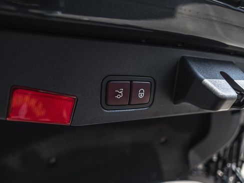 Used 2014 Mercedes-Benz SL 550 w/ Sport Wheel Package image 27