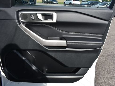 Used 2023 Ford Explorer XLT w/ Equipment Group 202A AWD/4WD image 46
