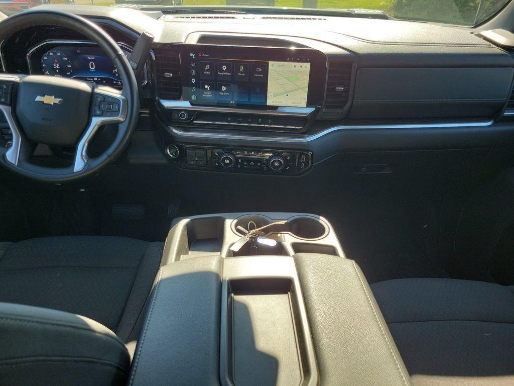 Used 2025 Chevrolet Silverado 2500 LT AWD/4WD image 17