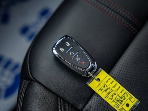 Used 2023 Chevrolet Traverse RS image 48