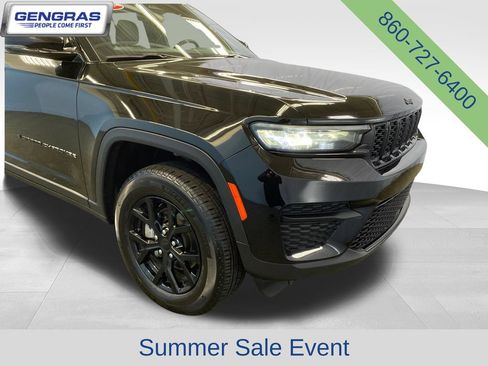 Used 2025 Jeep Grand Cherokee Altitude AWD/4WD image 49