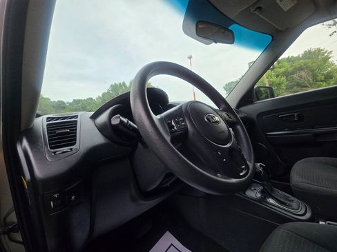 Used 2013 Kia Soul FWD image 19