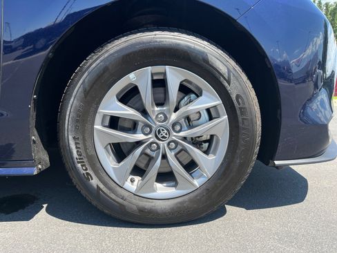 Certified 2026 Toyota Sienna XLE FWD image 31