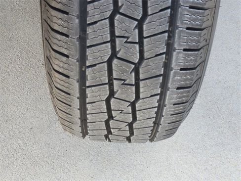 Used 2021 Toyota Tacoma TRD Off-Road image 12