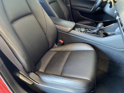 Used 2020 MAZDA MAZDA3 Hatchback FWD image 9