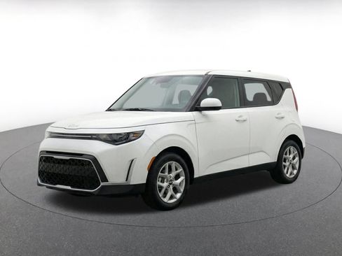 Used 2025 Kia Soul LX w/ LX Technology Package FWD image 3