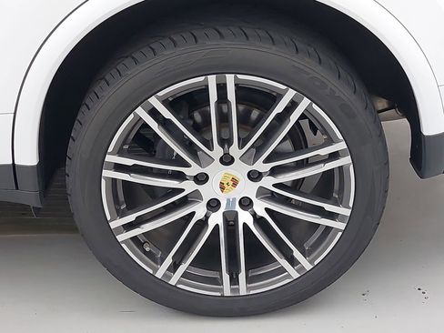Used 2018 Porsche Cayenne Platinum Edition AWD/4WD image 34