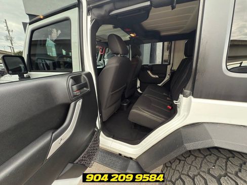 Used 2017 Jeep Wrangler Unlimited Sahara w/ Max Tow Package AWD/4WD image 31