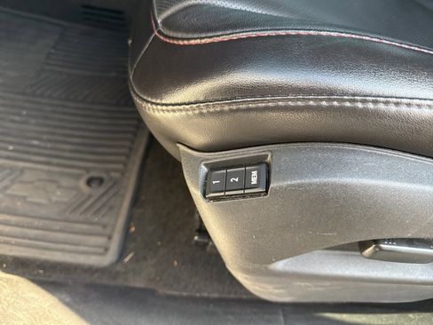 Used 2017 Chevrolet Equinox Premier image 15