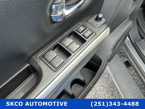 Used 2020 Nissan Titan SL w/ Moonroof Package image 22