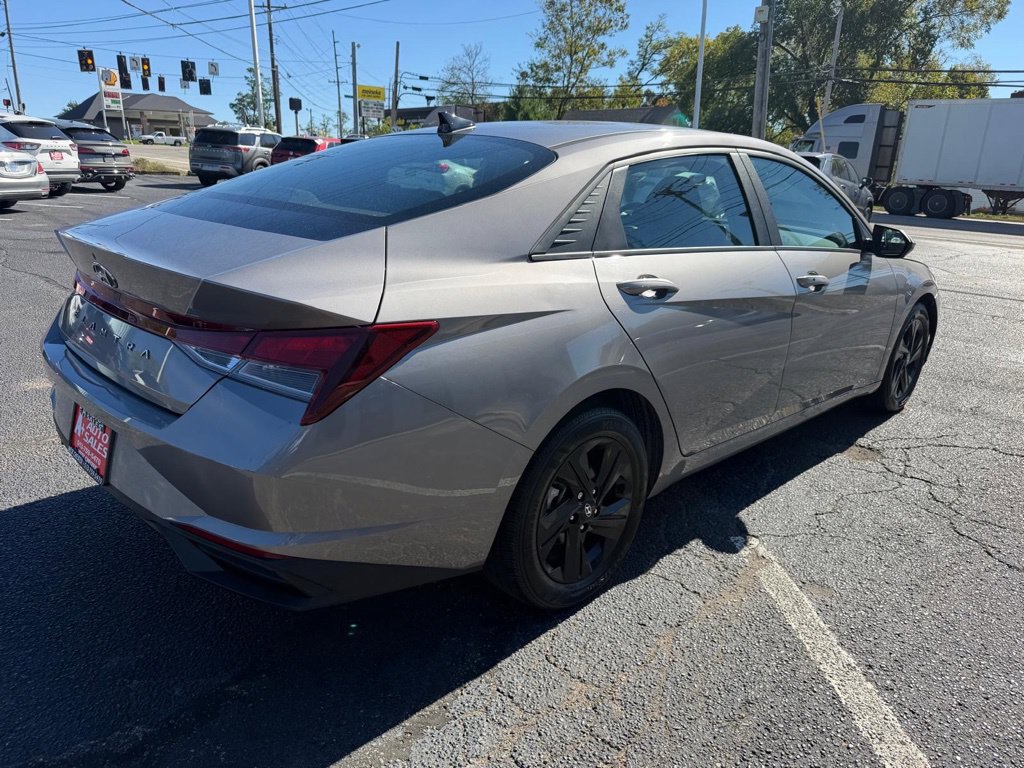 Used 2023 Hyundai Elantra SEL FWD image 6