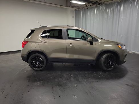 Used 2021 Chevrolet Trax LT w/ Sport Edition image 9