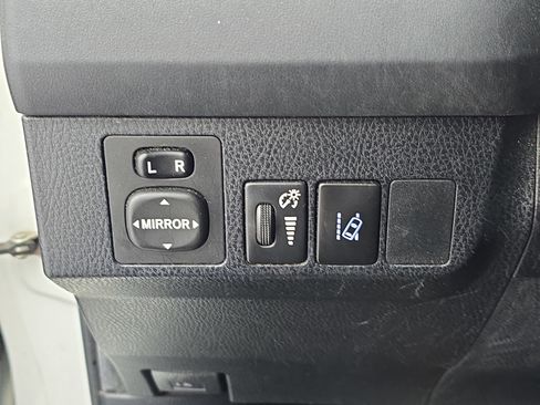 Used 2018 Toyota RAV4 LE image 23