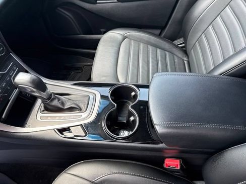 Used 2018 Ford Edge SEL w/ Equipment Group 201A FWD image 28
