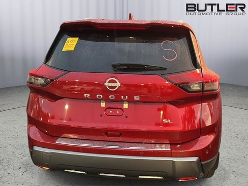 Used 2024 Nissan Rogue SL w/ SL Premium Package FWD image 9