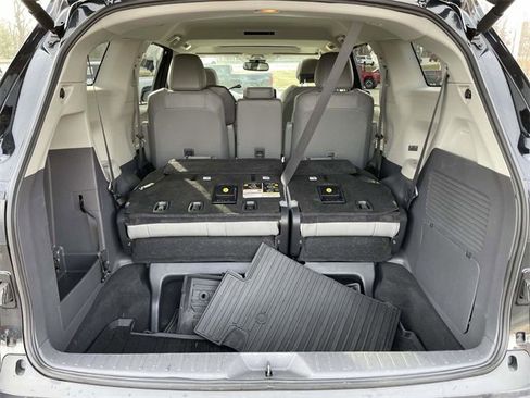 Used 2022 Toyota Sienna XLE image 13