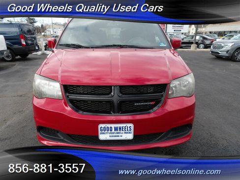 Used 2014 Dodge Grand Caravan SE image 2