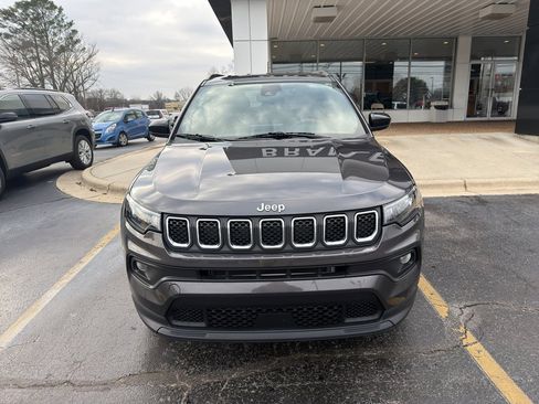 Used 2023 Jeep Compass Latitude w/ Convenience Group image 2