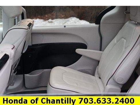 Used 2019 Chrysler Pacifica Limited w/ Advanced Safetytec Group image 23
