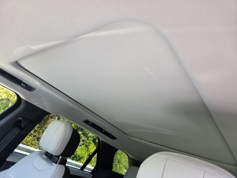 New 2026 Land Rover Range Rover Sport Dynamic SE AWD/4WD image 12