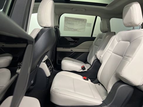 New 2026 Lincoln Aviator AWD image 34