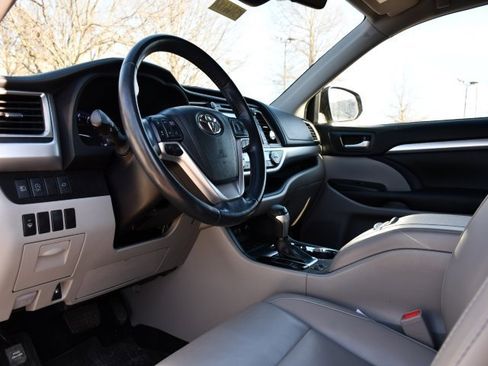 Used 2018 Toyota Highlander XLE image 13