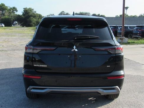 New 2025 Mitsubishi Outlander SE image 4