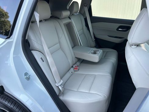 Used 2023 Nissan Rogue SL image 40