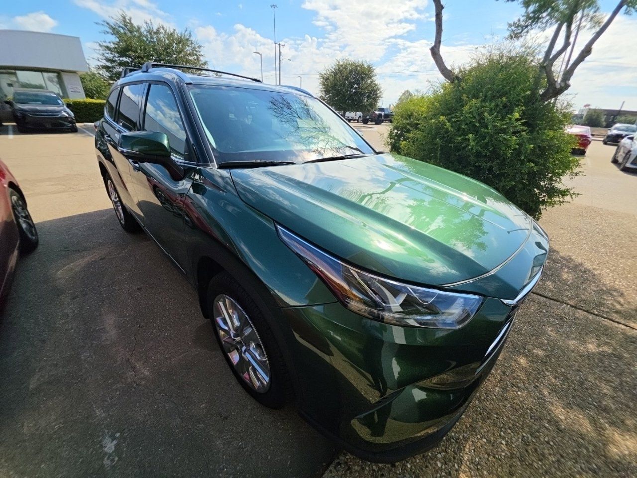 Used 2023 Toyota Highlander Limited AWD/4WD image 3