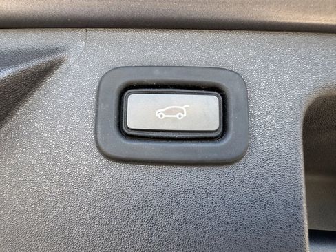 Used 2020 Land Rover Discovery Sport SE image 34