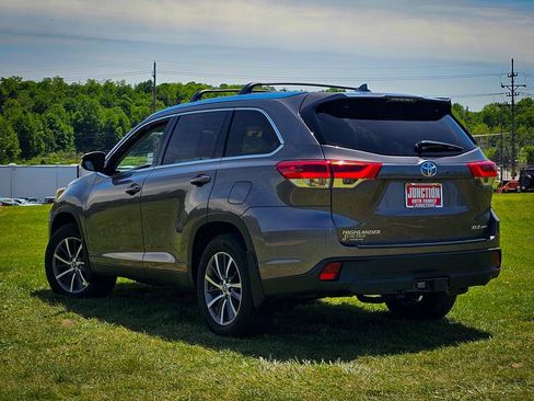 Used 2019 Toyota Highlander XLE AWD/4WD image 5