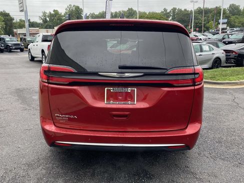 Used 2025 Chrysler Pacifica Select FWD image 6