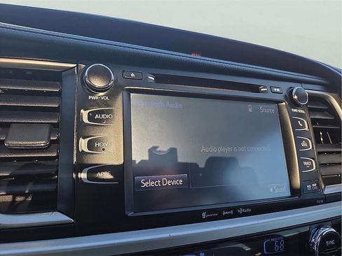 Used 2016 Toyota Highlander XLE image 13