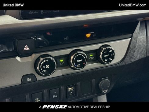 Used 2017 Toyota Tacoma SR5 w/ Tow Package RWD image 18