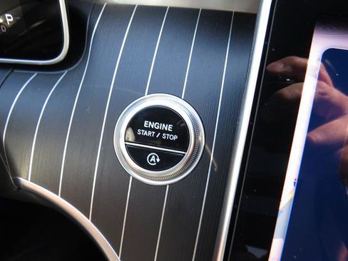 Used 2025 Mercedes-Benz C 300 4MATIC Sedan image 15