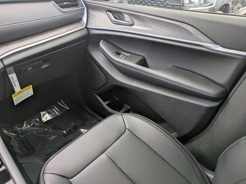 New 2025 Jeep Grand Cherokee Limited w/ Black Appearance Package image 15