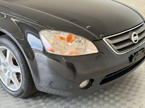 Used 2003 Nissan Altima 3.5 SE image 11