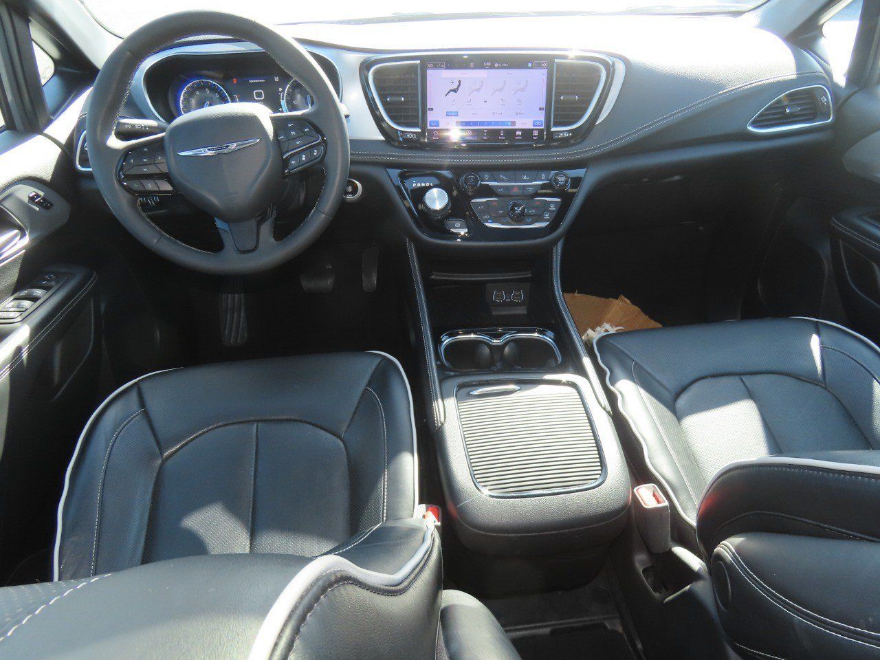 Used 2025 Chrysler Pacifica Limited FWD image 24