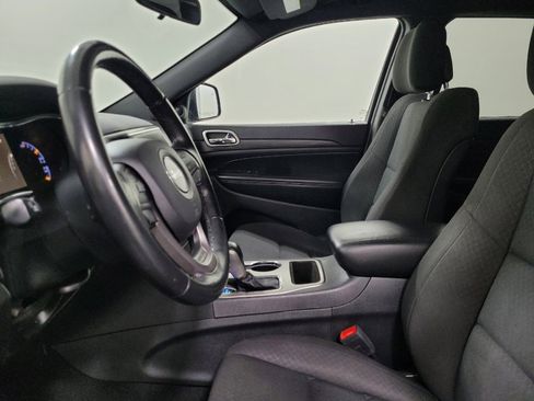 Used 2019 Jeep Grand Cherokee Laredo image 17