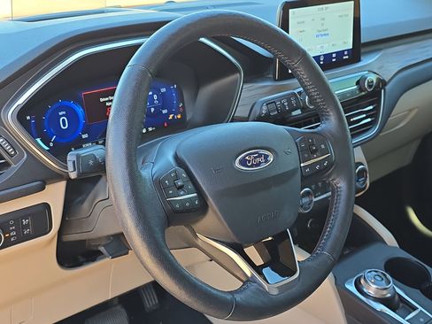 Used 2020 Ford Escape Titanium w/ Titanium Premium Package 2.0 image 15