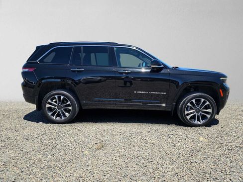 Used 2022 Jeep Grand Cherokee Overland w/ Luxury Tech Group IV AWD/4WD image 2