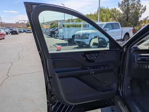 Used 2025 Lincoln Aviator Reserve w/ Illumination Package AWD/4WD image 12