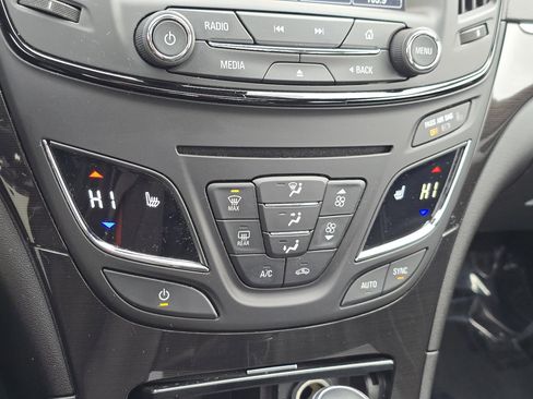 Used 2017 Buick Regal Sport Touring image 32