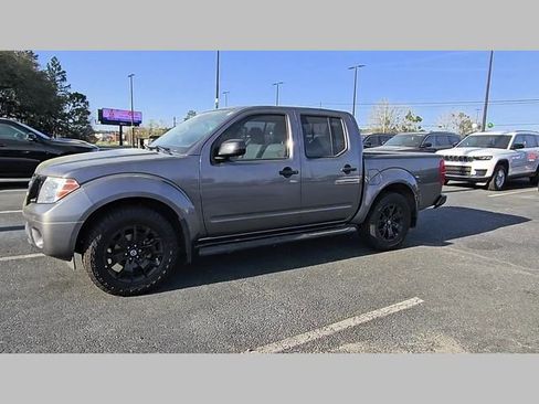 Used 2020 Nissan Frontier SV w/ Midnight Edition Floor Mats image 22