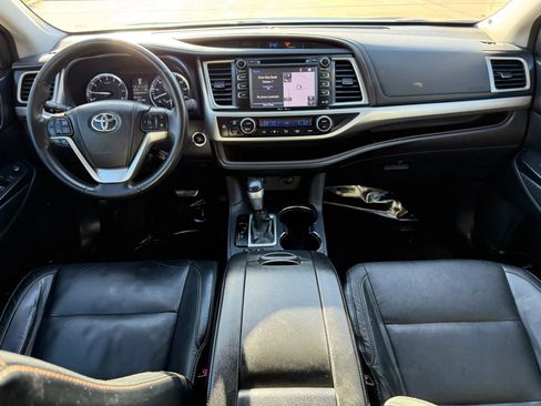 Used 2014 Toyota Highlander XLE image 15